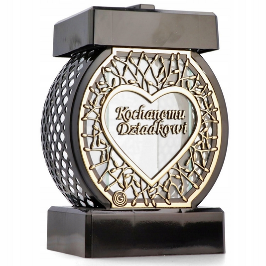 Elegantný Ratanový Sviečnik s Srdcom a Venovaním Milovanému Dedičkovi